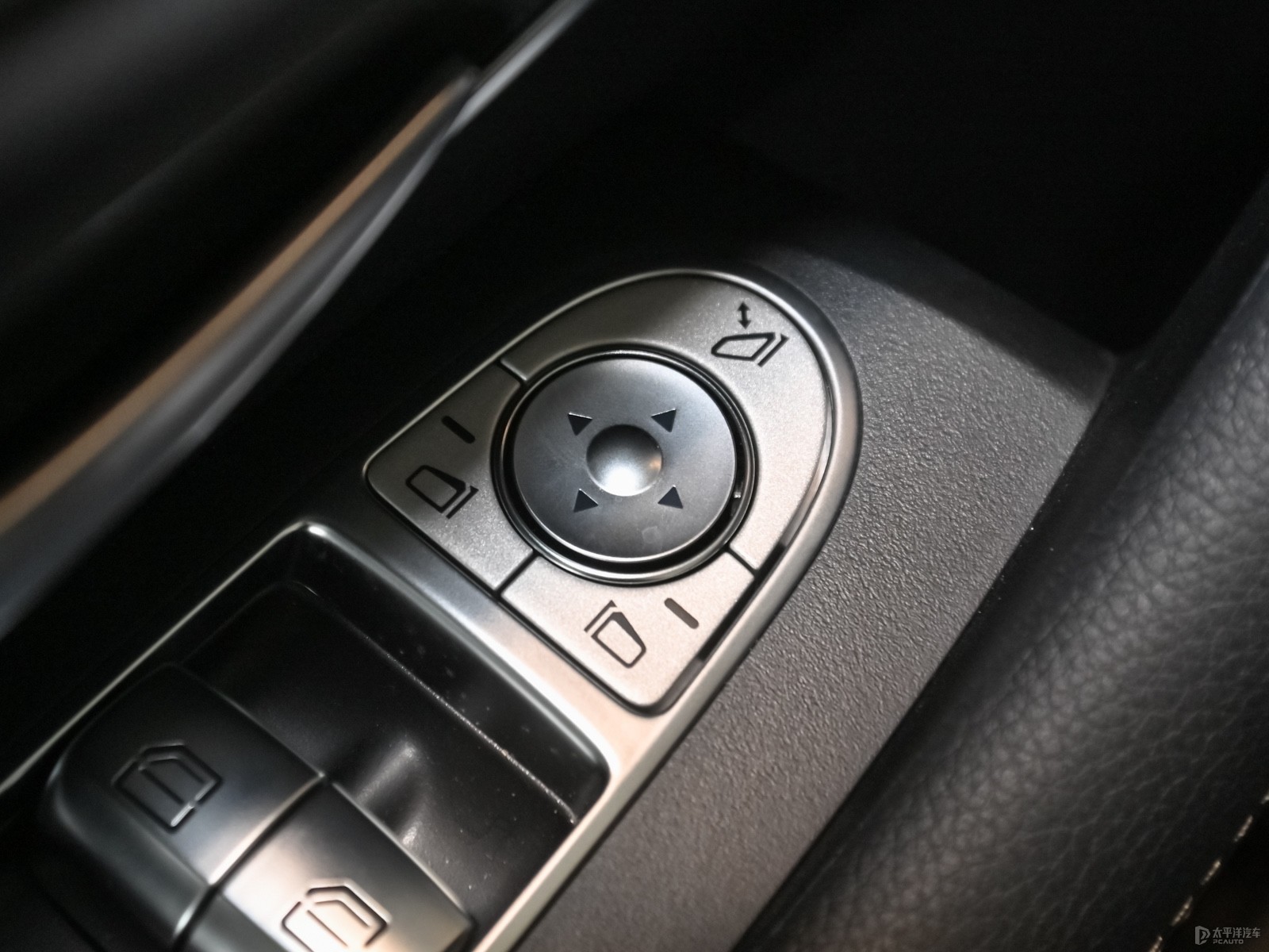 優(yōu)雅與動(dòng)感交融 2021款奔馳E級(jí)（進(jìn)口）E 260 轎跑車內(nèi)飾探秘